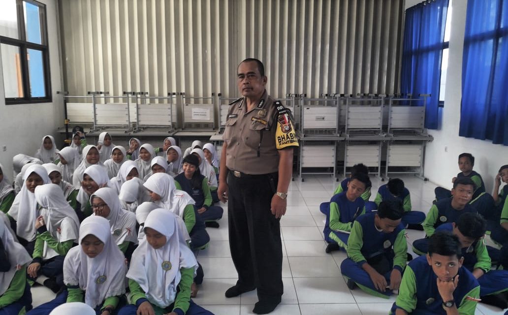 AIPTU APENDIH BHABINKAMTIBMAS KELURAHAN PANINGGILAN UTARA  GIAT POLISI CINTA SEKOLAH