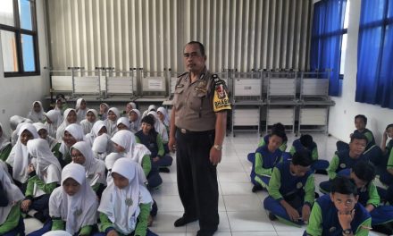 AIPTU APENDIH BHABINKAMTIBMAS KELURAHAN PANINGGILAN UTARA  GIAT POLISI CINTA SEKOLAH