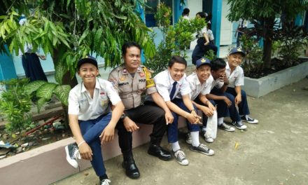 PROGRAM POLISI KELILING SEKOLAH BHABINKAMTIBMAS DS. CENGKLONG AIPTU KADHAFI SAMBANGI SISWA SMPN 1 KOSAMBI JALIN SILATURRAHMI