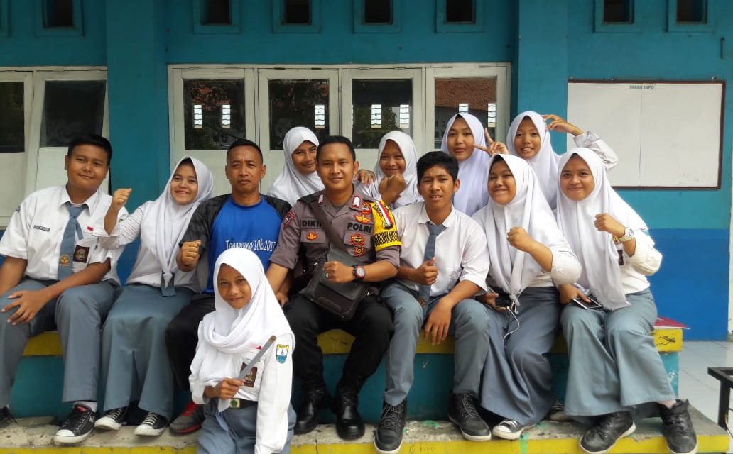 Berikan Motivasi Saat Sambang Kesekolah SMAN 12 Kab. Tangerang  Kampung Besar Desa  Kampung Besar Kec.Teluknaga Kab. Tangerang