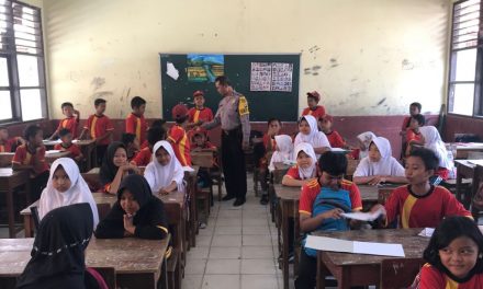 KEGIATAN POLKISS BHABINKAMTIBMAS DESA RAWA BURUNG SAMBANG SEKOLAH SDN BOJONG RENGED III DESA RAWA BURUNG TUMBUHKAN ANAK GIAT BELAJAR