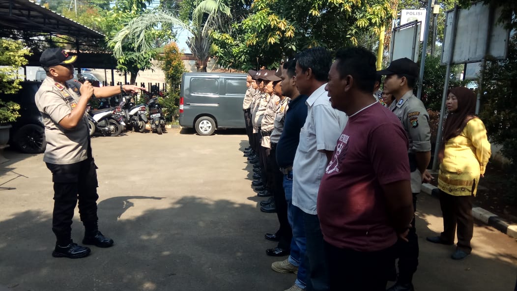 Kapolsek Cipondoh Ajak Anggota Jadi Polisi Yang Cerdas Saat Apel Pagi