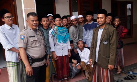 Jaga Keamanan Wilayah Bhabinkamtibmas Polsek Cipondoh Lakukan Program Polsantren