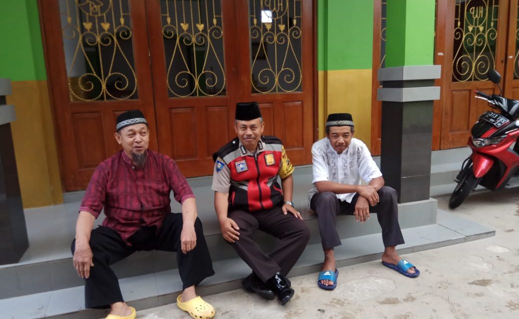 AIPTU NASRUDIN SELAKU BHABINKAMTIMAS LARANGAN SELATAN MELAKSANAKAN PROGRAM POLISI CINTA MASJID