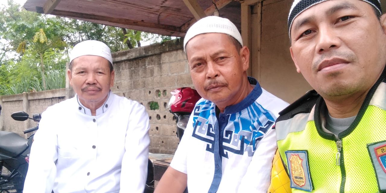 Menjalankan program polsantren Bhabinkamtibmas bapak Aiptu Exwanto sambang dialogis  bersilahturahmi dengan pengurus majelis taklim Riadus Sholihin