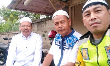 Menjalankan program polsantren Bhabinkamtibmas bapak Aiptu Exwanto sambang dialogis  bersilahturahmi dengan pengurus majelis taklim Riadus Sholihin