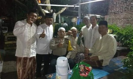 Bhabinkamtibmas bapak Aiptu Exwanto berkomunikasi aktif dan sekaligus bersilahturahmi dengan pengurus majelis taklim Nurut Taqwa