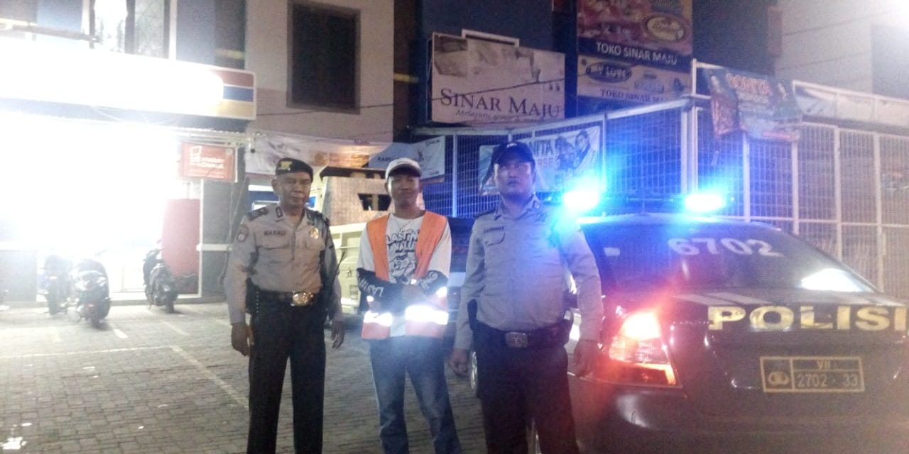 Patroli Biru Polsek Neglasari sasar minimarket 24 antisipasi kejahatan malam hari