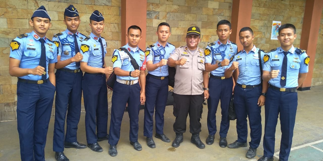 Kanit Binmas Polsek Neglasari kunjungi SMK Penerbangan