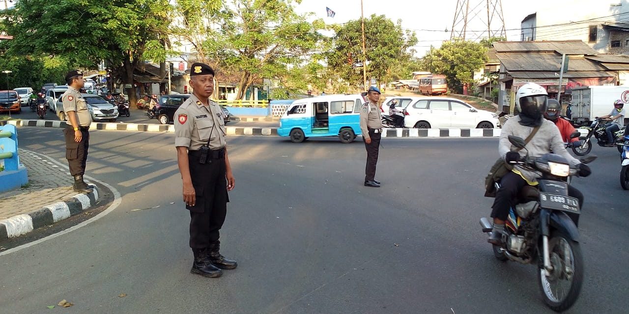 Sabhara Polsek Neglasari antisipasi kemacetan di Sore hari