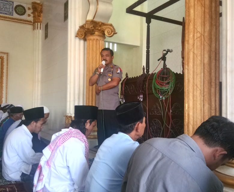 Shalat Jum’at Keliling Wakapolsek Neglasari ajak Jamaah tangkal Radikalisme