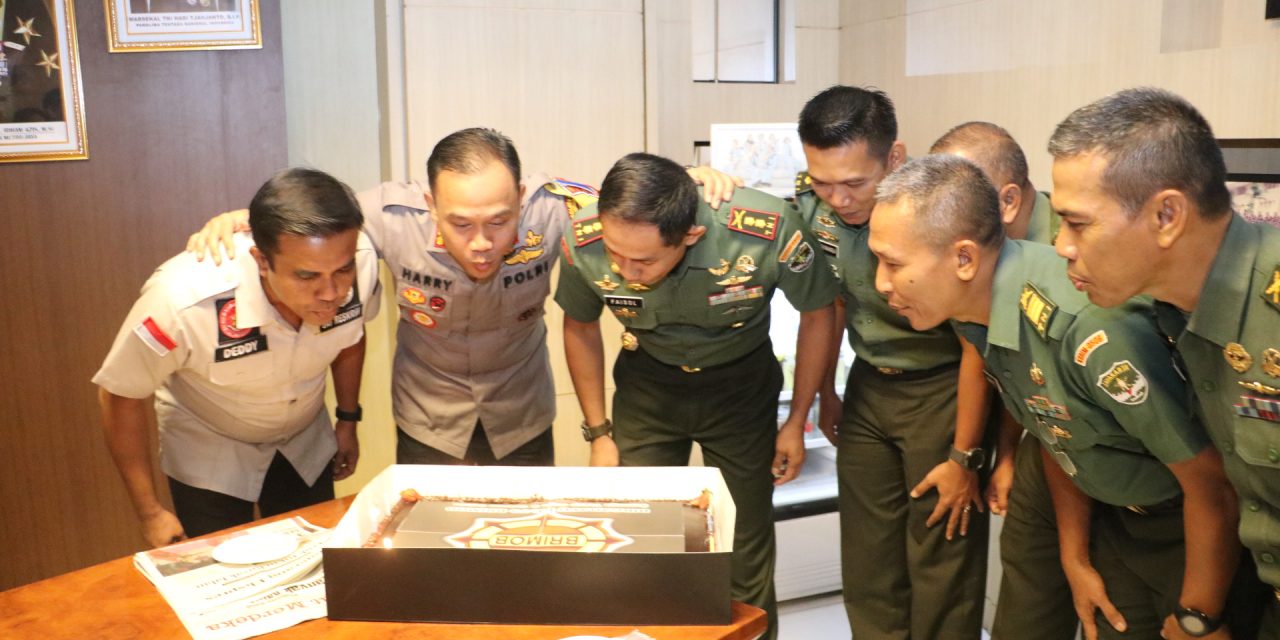 Dandim 0506 Tangerang Berikan Kejutan di HUT Brimob Kepada Kapolrestro Tangkot