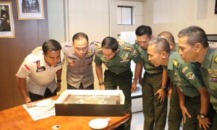 Dandim 0506 Tangerang Berikan Kejutan di HUT Brimob Kepada Kapolrestro Tangkot