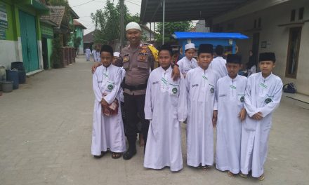 Bripka Agani Binmas Polsek Neglasari sambangi para santri Al Hikmah