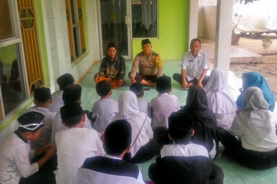 Bersama Pak Lurah, Aiptu Sulaiman kunjungi Madrasah Nurul Hikmah