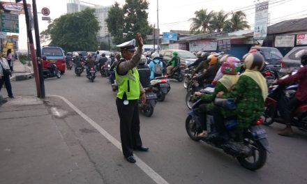 Pelayanan Prima, Unit Lantas Polsek Jatiuwung Pengaturan Lalu Lintas Pagi Hari di Depan RS. An-Nisa