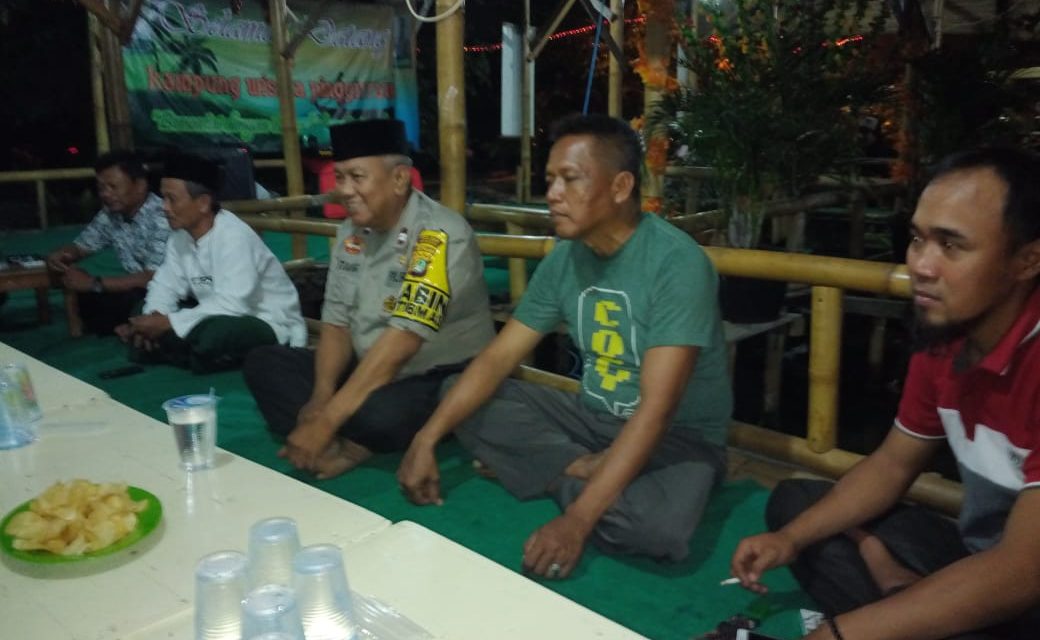 Bhabinkamtibmas Polsek Cipondoh Bersama Tiga Pilar Rapat Untuk Menjaga Lingkungan Menjadi Lebih Rapi