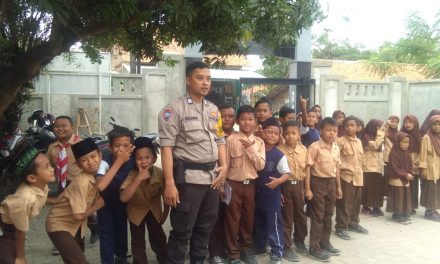 Bhabinkamtibmas Desa Bojong Renged Bripka Ujang Sujaya Sambangi Sekolah SDN Kapuk Jaya Ds. Bojong Renged Jalin Silaturrahmi