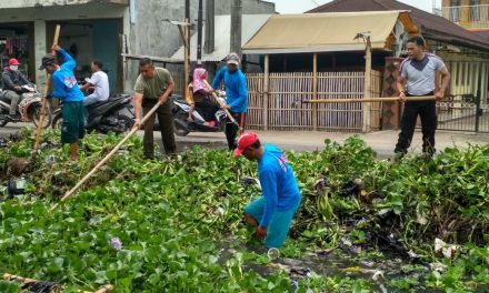 SINERGITAS BHABINKAMTIBMAS DALAM RANGKA KEGIATAN PEMBINAAN MASYARAKAT GOTONG ROYONG DESA CENGKLONG