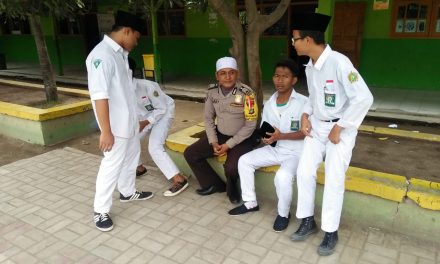 KEGIATAN POLKISS BHABINKAMTIBMAS DESA TELUKNAGA  SAMBANG DI MA AL HASANIYAH HIMBAU PELAJAR JAUHKAN NARKOBA