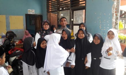 SAMBANG SEKOLAH MI MADHLAUL HUDA KEBON CAU BHABINKAMTIBMAS JALIN SILATURRAHMI