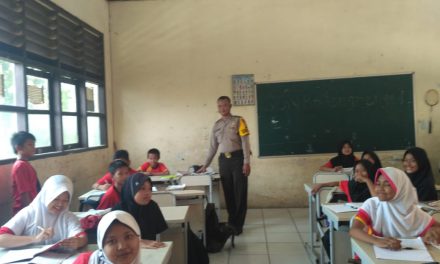 BERIKAN MOTIVASI BELAJAR SAAT SAMBANG  SEKOLAH SD AL HIDAYAH DESA RAWA BURUNG