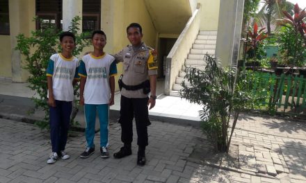 Kunjungan Bhabinkamtibmas Ds. Kebon Cau kec. Teluknaga Saat Giat Polkiss SMPN 2