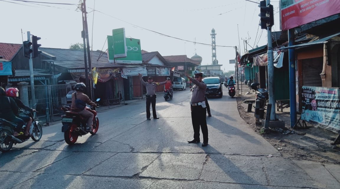 Pengaturan Arus Lalu Lintas Dititik Rawan Kemacetan Guna Berikan Pelayanan Kepada Masyarakat