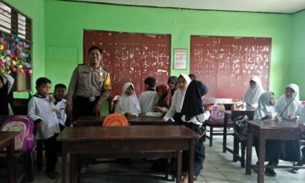 Sambang SDN lll Kosambi Barat Bertemu Dengan Kepsek dan Dewan Guru Bhabinkamtibmas Jalin Komunikasi