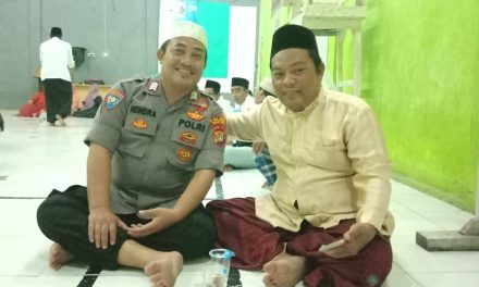 POLSANTREN BHABINKAMTIBMAS  DESA BABAKAN ASEM BRIPKA SUHENDRA SAMBANGI TOKOH AGAMA DAN TOMAS DALAM RANGKA SILATURRAHIM DIMAJLIS TAKLIM AL IKHLAS