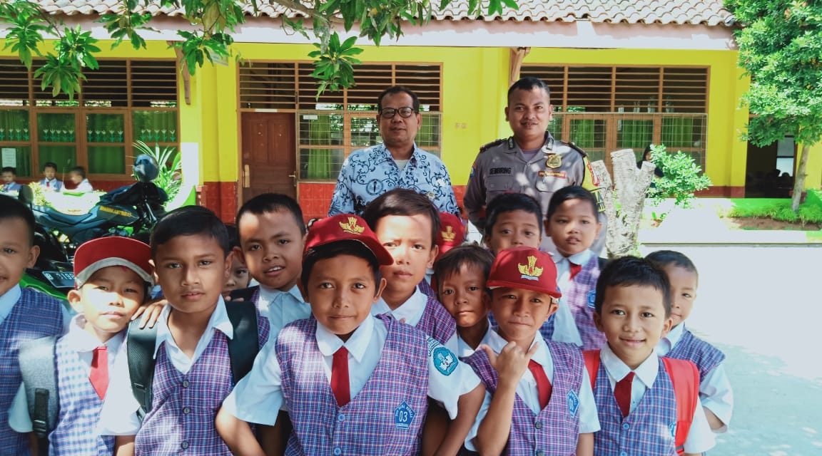 PESAN KAMTIBMAS DISAMPAIKAN SAAT KUNJUNGAN POLKISS BHABINKAMTIBMAS DESA RAWA RENGAS SAMBANG SEKOLAH SDN RAWA RENGAS IV KEC. KOSAMBI