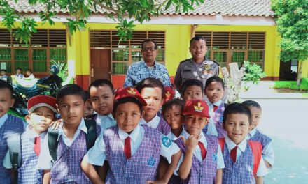 PESAN KAMTIBMAS DISAMPAIKAN SAAT KUNJUNGAN POLKISS BHABINKAMTIBMAS DESA RAWA RENGAS SAMBANG SEKOLAH SDN RAWA RENGAS IV KEC. KOSAMBI