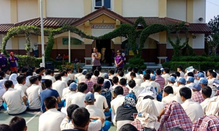 KUNJUNGAN POLKISS BHABINKAMTIBMAS DESA BABAKAN ASEM KEC.TLKNAGA SAMBANG KESEKOLAH SMK CEMERLANG  DESA BABAKAN ASEM KEC. TELUK NAGA AJAK PELAJAR JAUHKAN NARKOBA