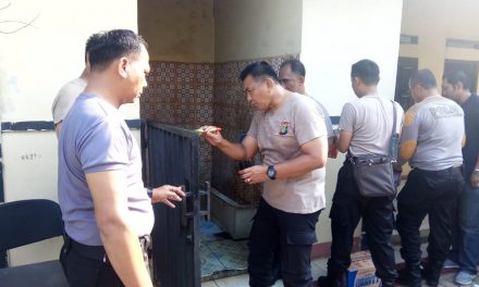 Dalam Rangka Memperingati Maulid Nabi Muhammad Salallahu Alaihi Wasalam Polsek Cipondoh Gelar Baksos Di Musholla