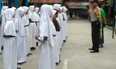 Pembinaan Pelajar Dilakukan Bhabinkamtibmas Ds. Kebon Cau kec. Teluknaga Sebagai Tanggung Jawab Dunia Pendidikan