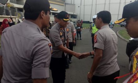 Polsek Cipondoh Amankan Pembagian Sertifikat Tanah Oleh Presiden RI