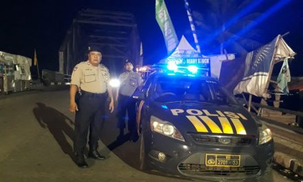 Aiptu Teddy bersama Aipda Irisanjaya gelar Patroli Biru di Perbatasan