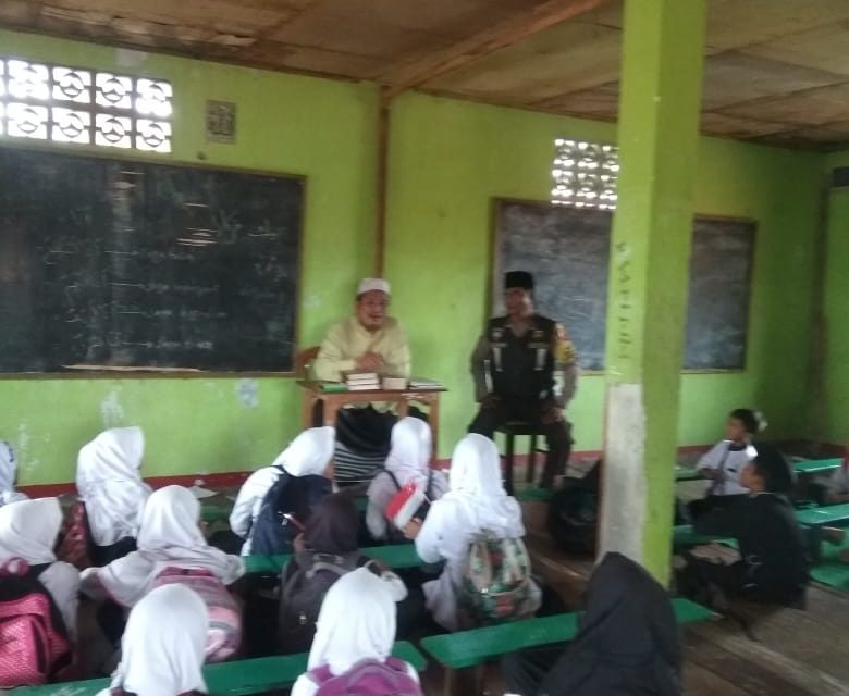 Aiptu Sulaiman kunjungi Madrasah Nurul Hikmah Kedaung Baru