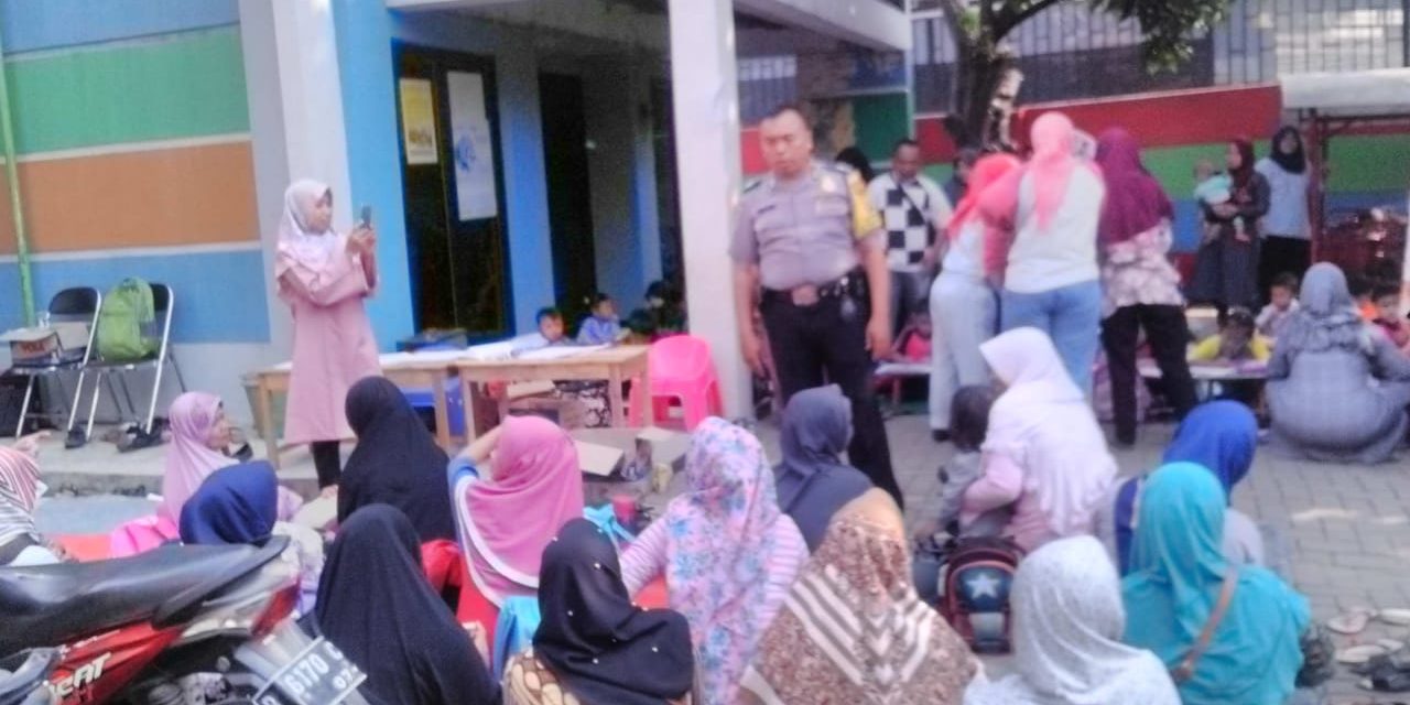 Bhabinkamtibmas brigadir Ali Yamsyah sambangi pengajian ibu-ibu di masjid al amin