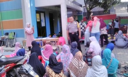 Bhabinkamtibmas brigadir Ali Yamsyah sambangi pengajian ibu-ibu di masjid al amin