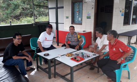 Aiptu Asmad Bersama Warga Lakukan Rembug Untuk Kegiatan Pemilihan Ketua RW