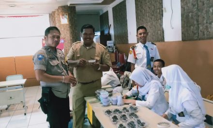 Kunjungi SMA 11 Tangerang, Aiptu M. Idris di Sambut Kepala Sekolah dan Para Siswa