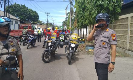 Personil Gabungan Polsek Jatiuwung dan Polrestro Tangerang Kota Kawal Pergerakan Buruh Tangerang Bersatu