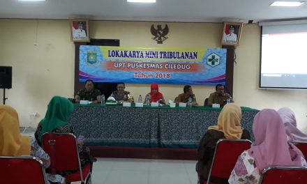 BHABINKAMTIBMAS KELURAHAN SUDIMARA BARAT BERSAMA BABINSA MENGHADIRI GIAT LOKAKARYA MINI TRIBULANAN UPT PUSKESMAS CILEDUG TAHUN 2018.DI AULA KECAMATAN.