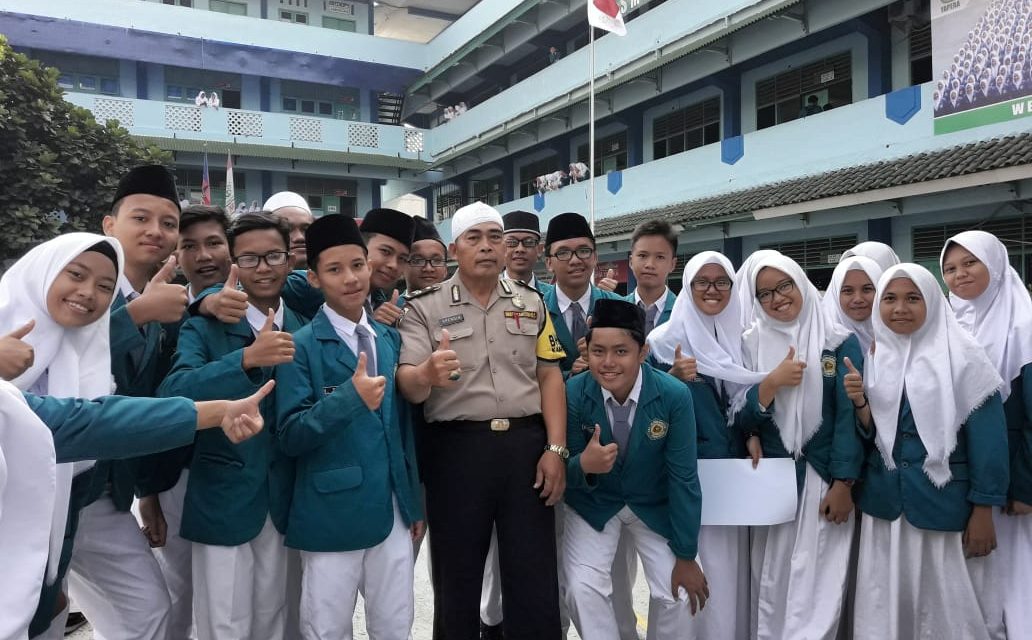 AIPTU APENDIH BHABINKAMTIBMAS KELURAHAN PANINGGILAN UTARA  GIAT POLISI CINTA SEKOLAH