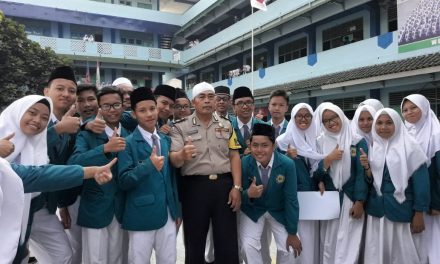 AIPTU APENDIH BHABINKAMTIBMAS KELURAHAN PANINGGILAN UTARA  GIAT POLISI CINTA SEKOLAH