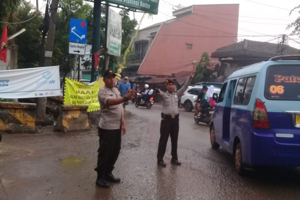 Polsek Benda Gelar Pasukan Dijalan Antisipasi Terjadinya Kemacetan