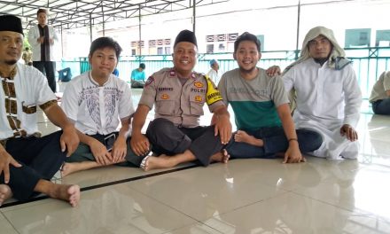 Bhabinkamtibmas bapak Aiptu Handoko melaksanakan kegiatan jumling di masjid Jami Al Muhajirin batu ceper