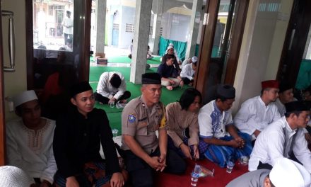 Dengan Kehadiran Anggota Polsek Cipondoh Berikan Keamanan Kepada Jamaah Pengajian