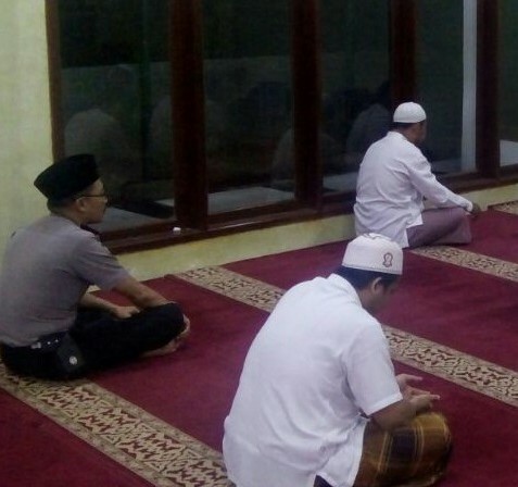 BHABINKAMTIBMAS PONDOK BAHAR AIPTU JACKY TARMUJI MELAKSANAKAN GIAT POLISI CINTA MASJID